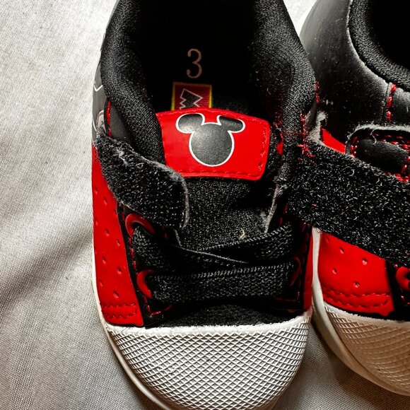 Disney's Mickey Mouse toddler gym shoes size 3 - Picture 5 of 6
